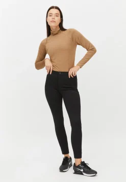 Hailey Polo,<Röhnisch Hot
